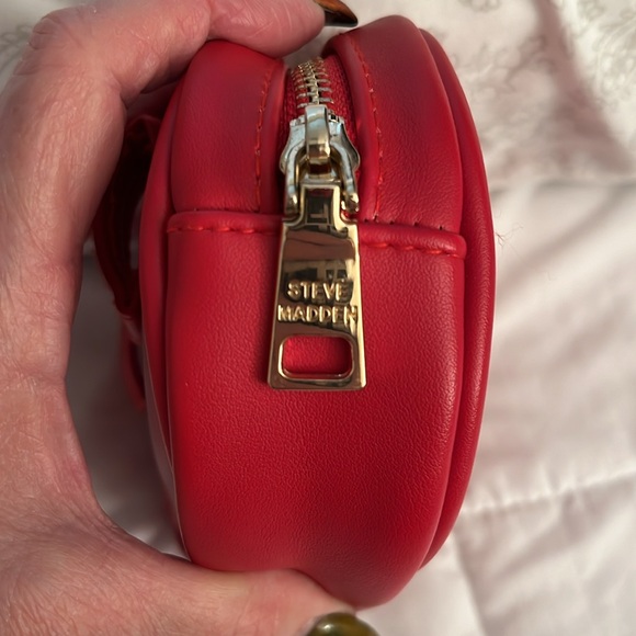 Red quilted fanny pack Steve Madden - Picture 5 of 11